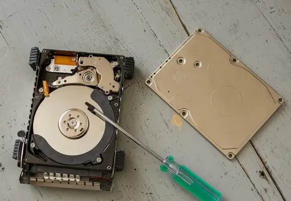什么是物理破壞硬盤銷毀方式，有哪些常見的具體操作？